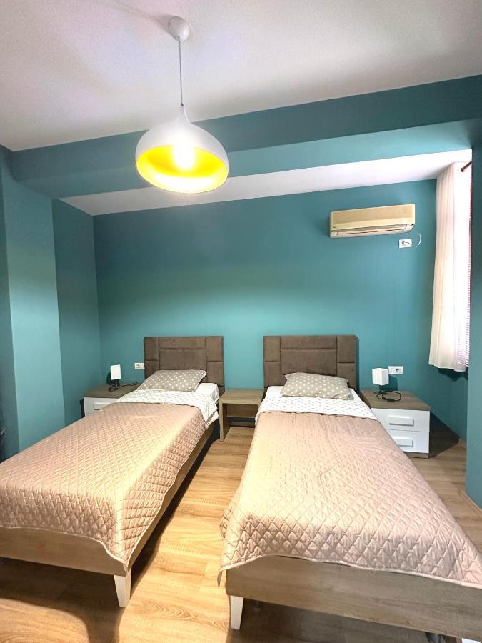 Central Inn Home 地拉那 外观 照片