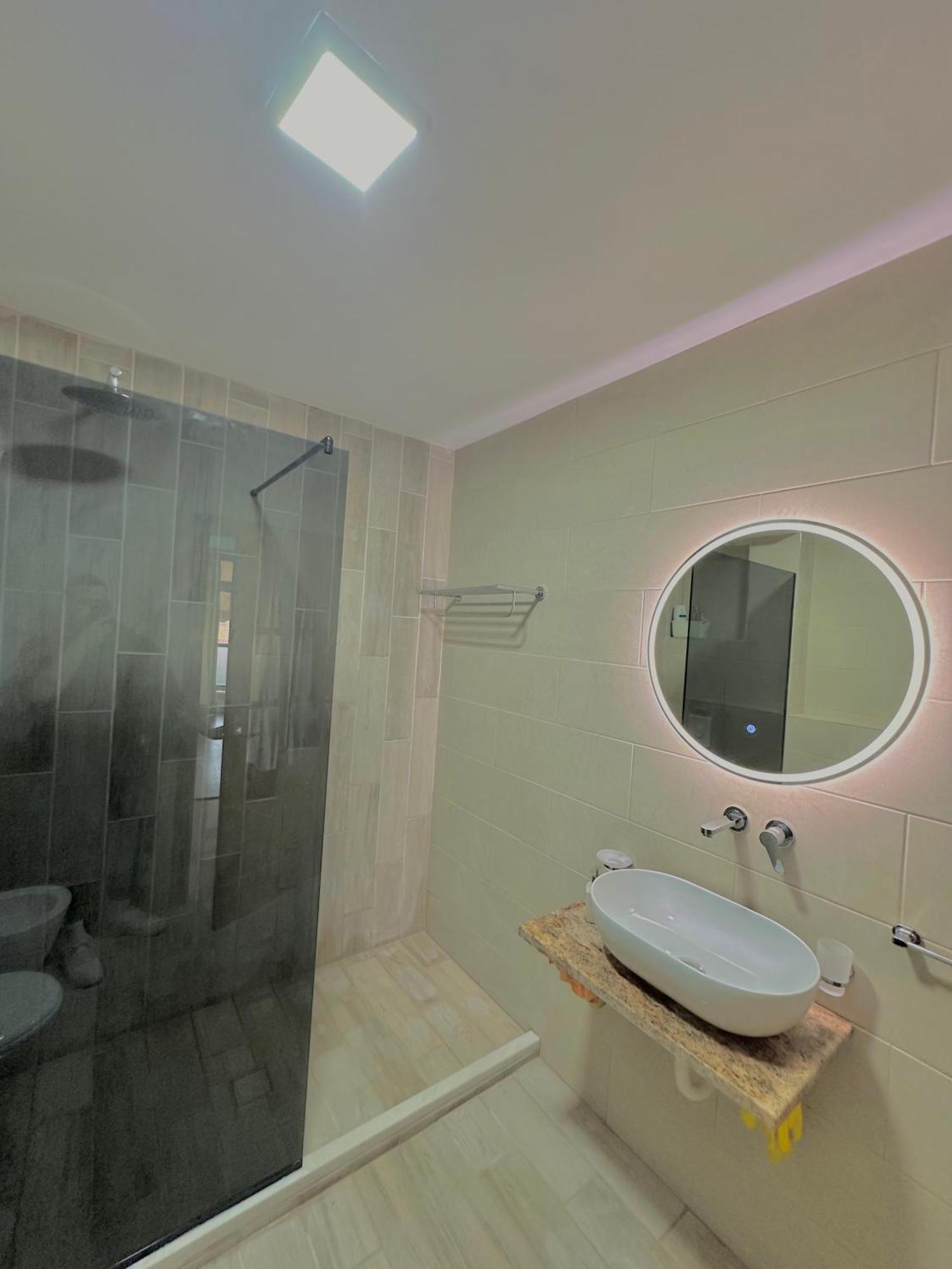 Central Inn Home 地拉那 外观 照片